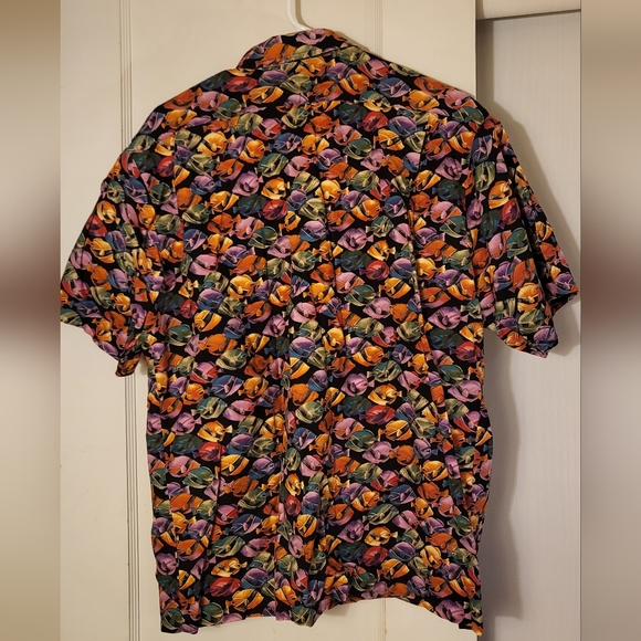🏷= $1 Men's Tropical Fish Button Down - Picture 3 of 4